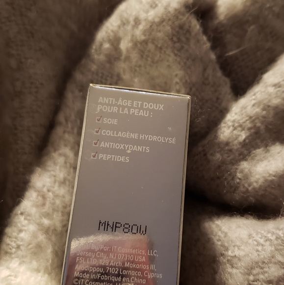 Bye bye pores flawless finish. - Picture 3 of 5